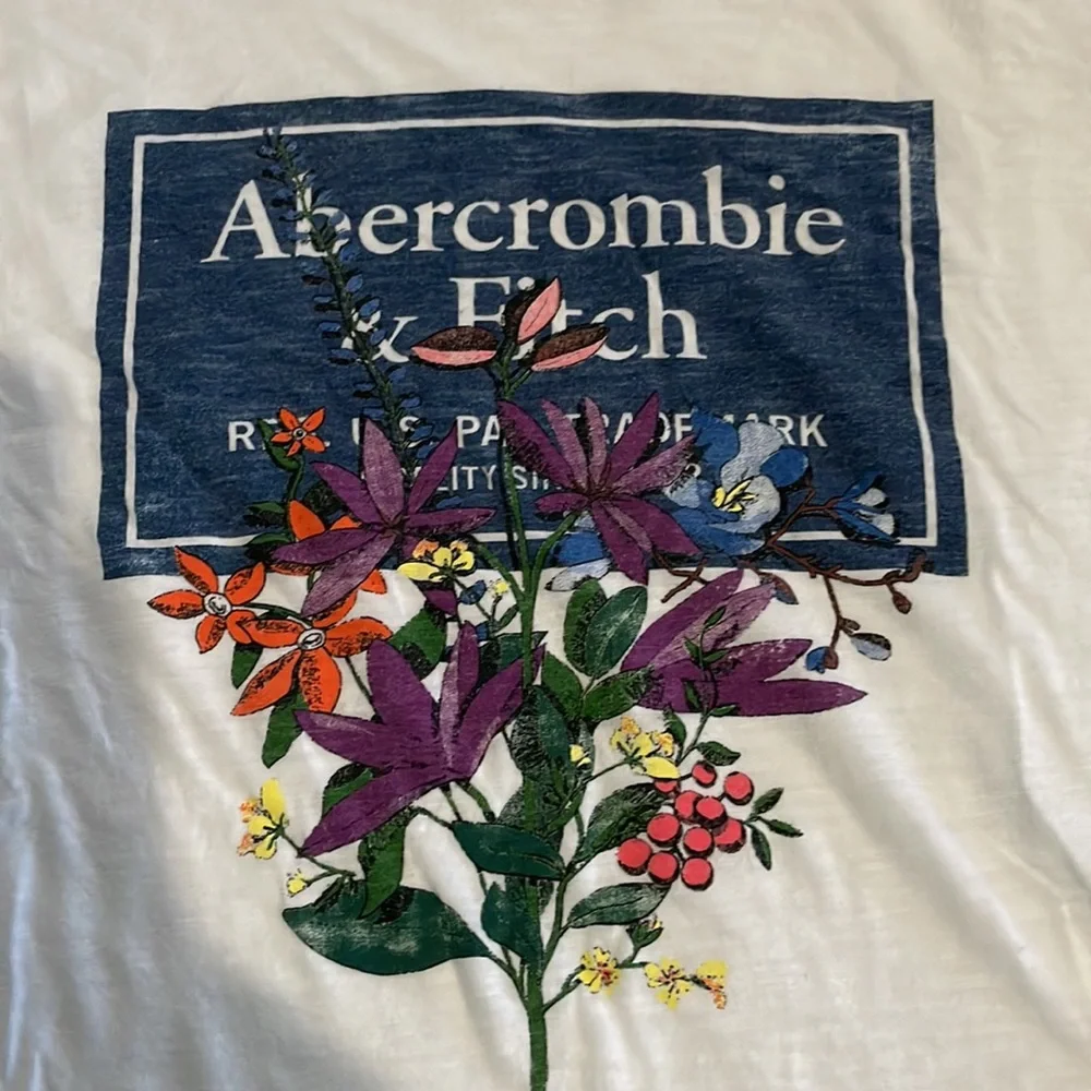 Size medium Abercrombie and Fitch floral T-shirt